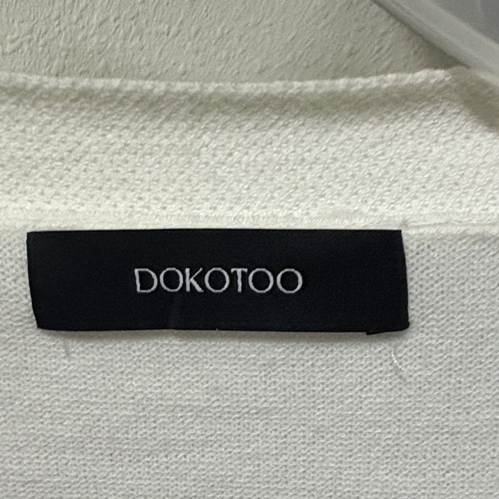 Dokotoo Ivory V-Neck Textured Button-Front Cardigan - Picture 2 of 5